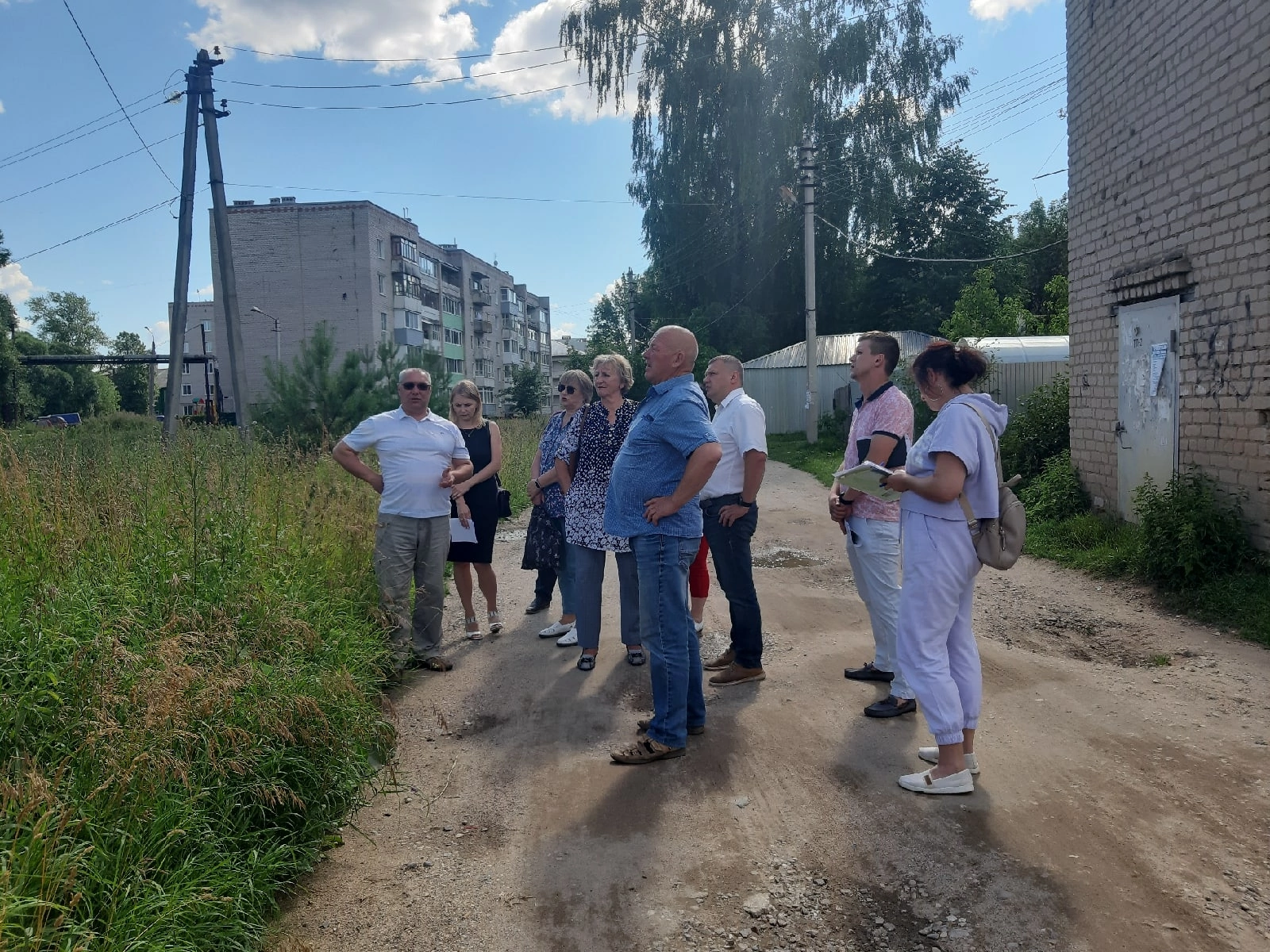Сегодня Глава городского поселения Гаврилов-Ям Тощигин А.Н. встретился с инициативной группой по благоустройству общественной территории - пруд на ул.Семашко. 